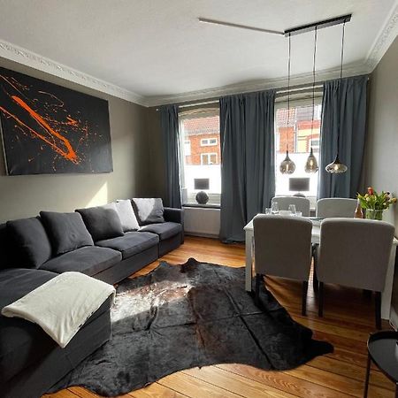 Altbaucharme Deluxe Mit Balkon In Zentraler Lage Apartment Kiel Luaran gambar