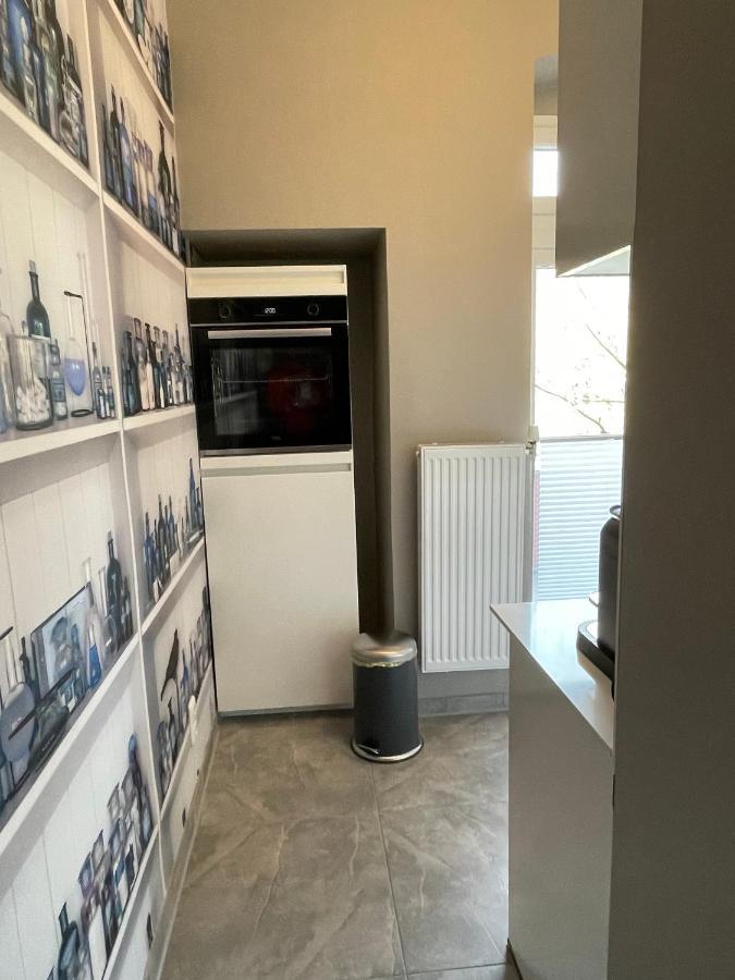 Altbaucharme Deluxe Mit Balkon In Zentraler Lage Apartment Kiel Luaran gambar