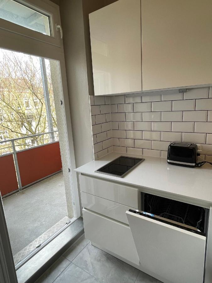 Altbaucharme Deluxe Mit Balkon In Zentraler Lage Apartment Kiel Luaran gambar