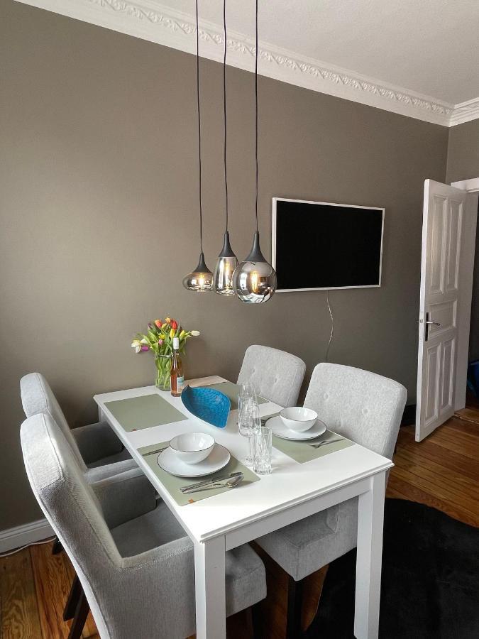 Altbaucharme Deluxe Mit Balkon In Zentraler Lage Apartment Kiel Luaran gambar